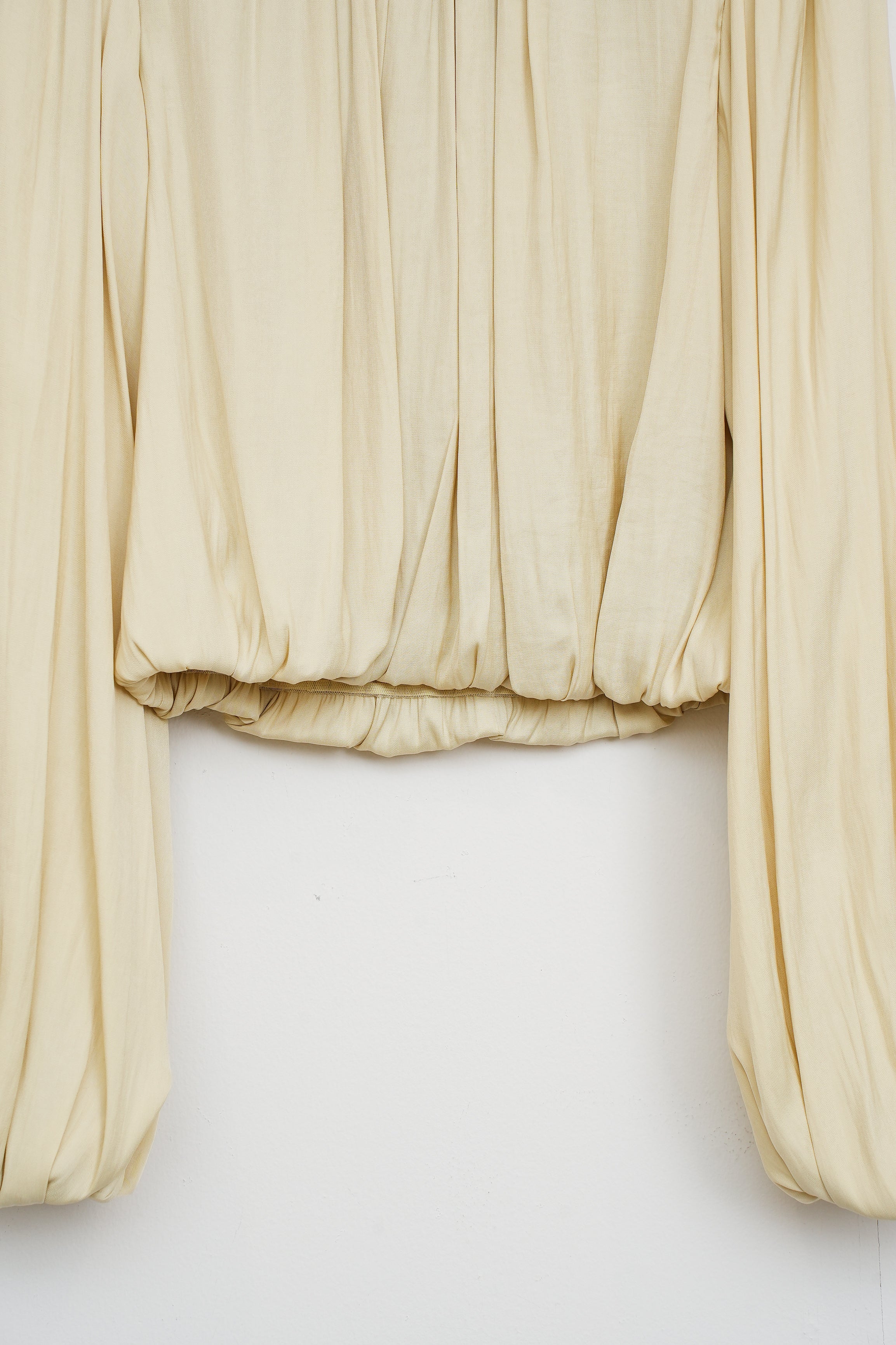 【COCO DEAL】バルーンサテンブラウス_251217002397