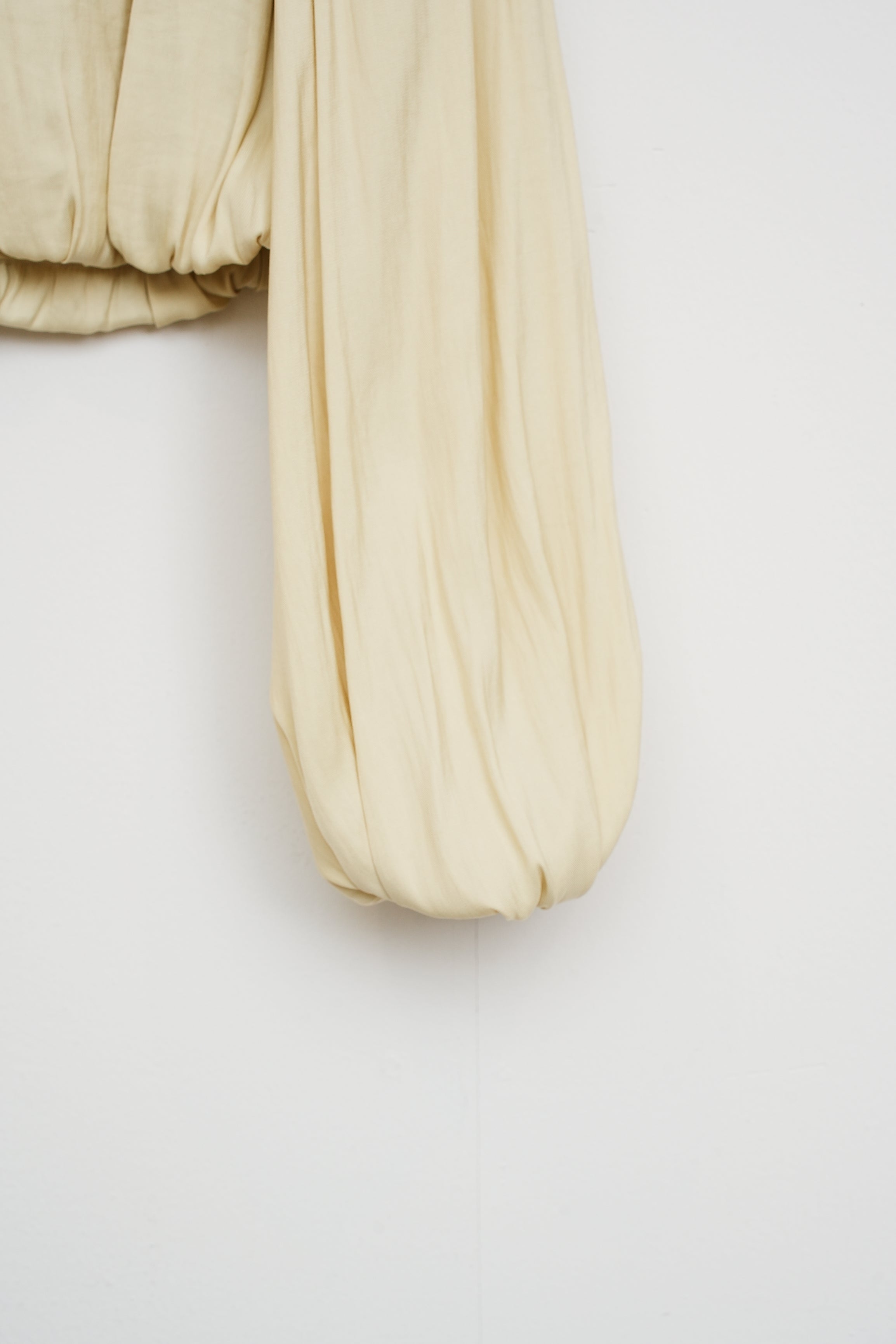 【COCO DEAL】バルーンサテンブラウス_251217002397