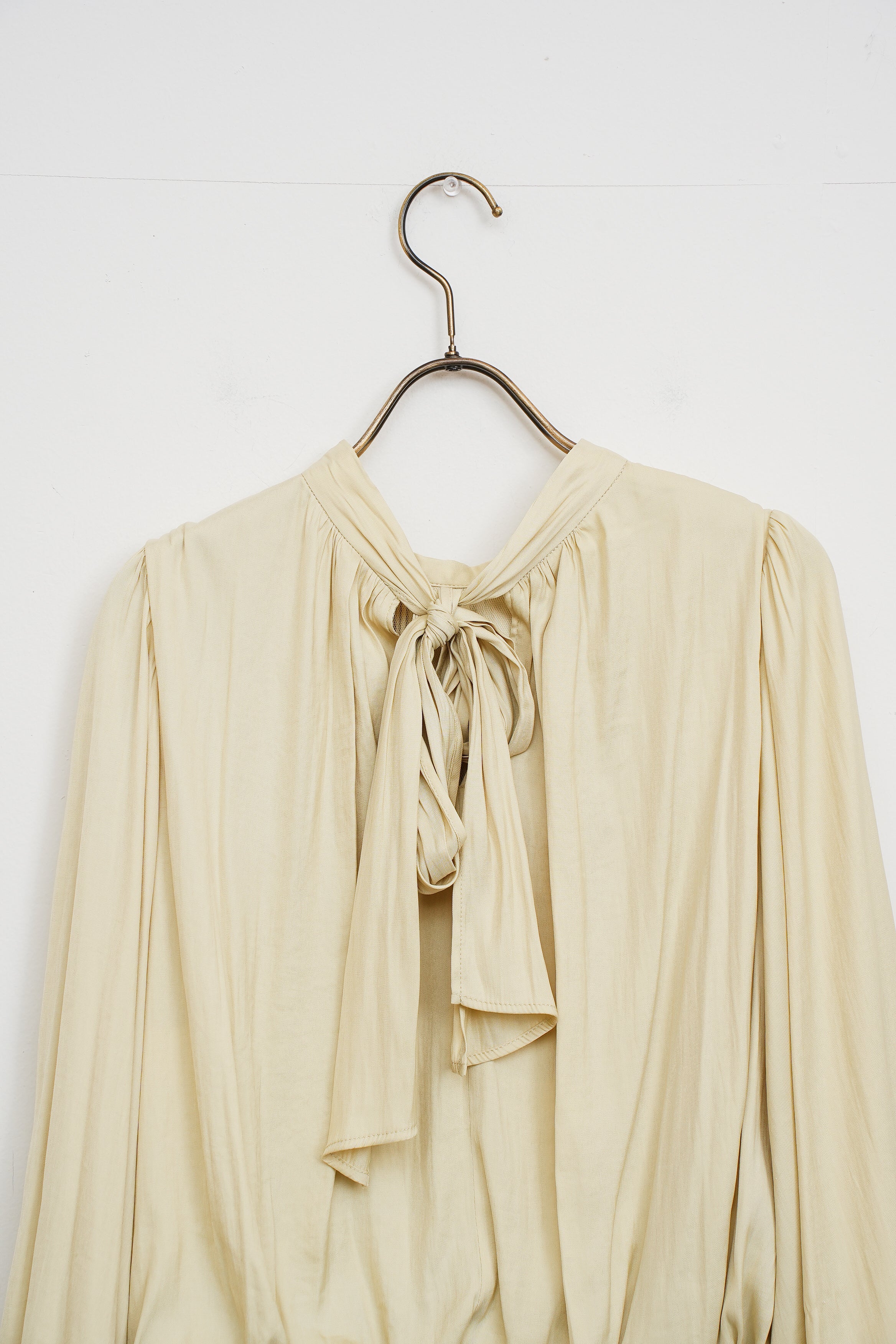 【COCO DEAL】バルーンサテンブラウス_251217002397