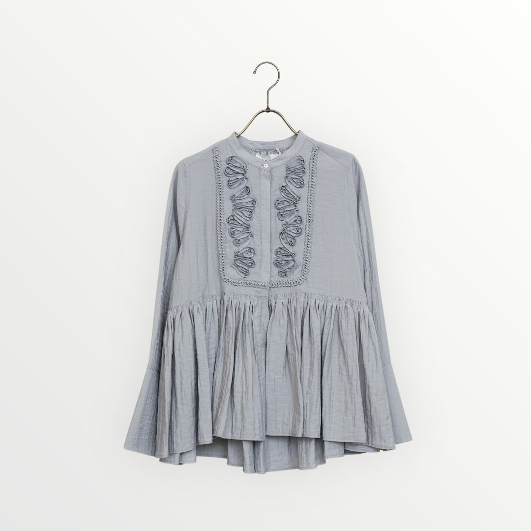 【SOI-MeME】コードエンブロイダリーダイヤタックブラウス_260212004795