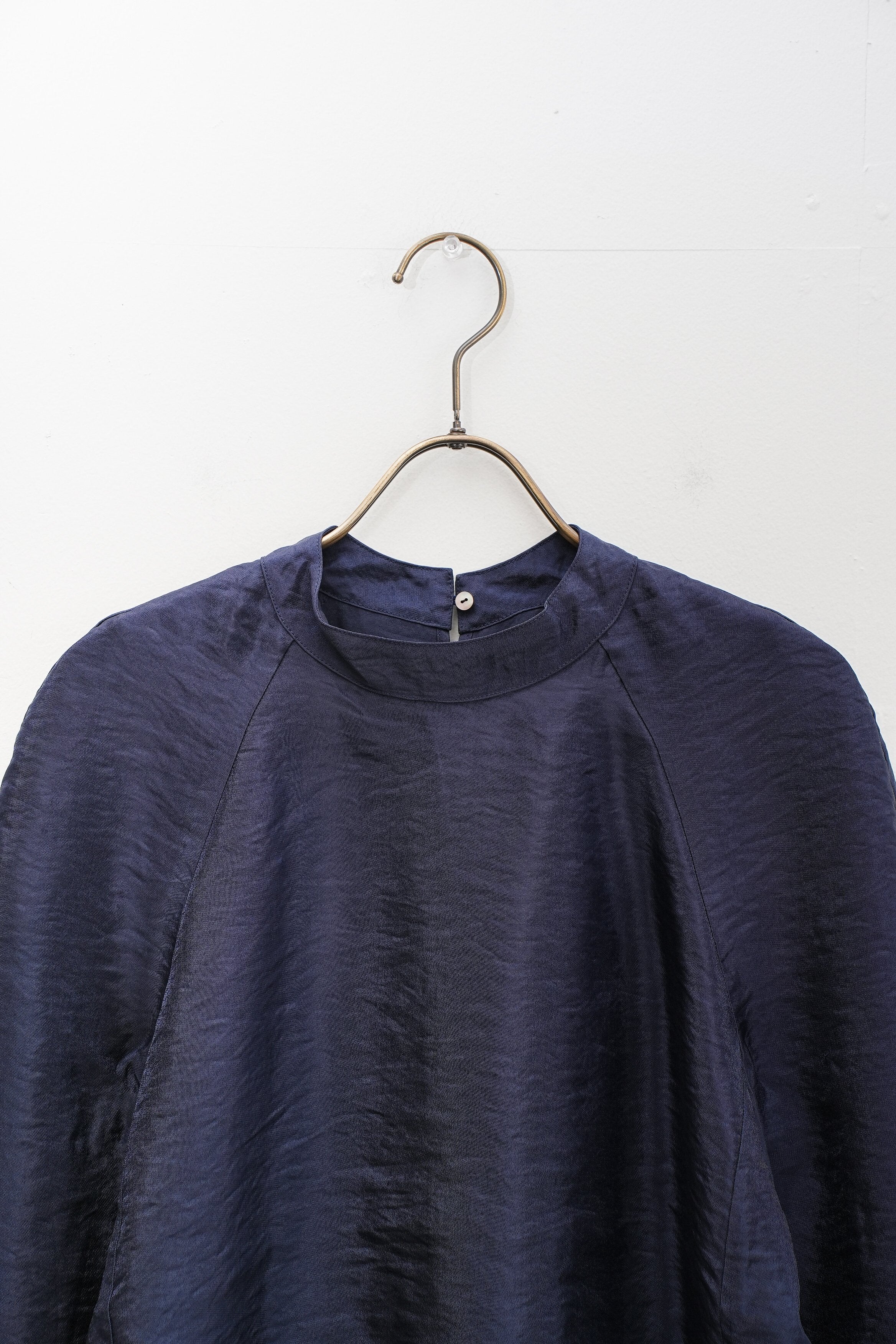 【MARILYN MOON】ビスコースサテンラグランブラウス_250811003767