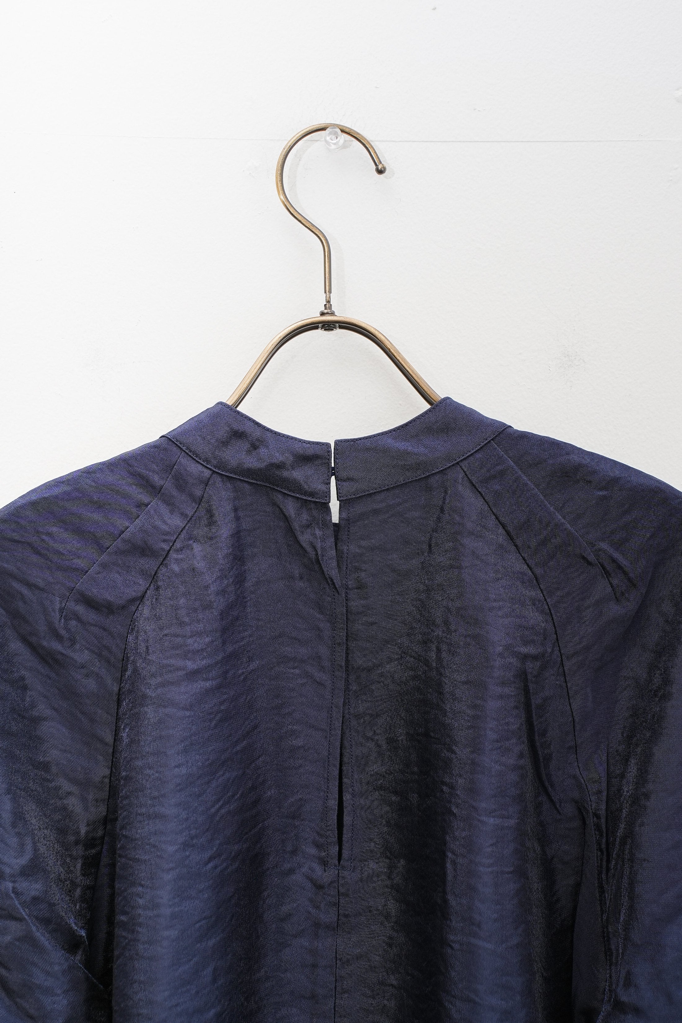 【MARILYN MOON】ビスコースサテンラグランブラウス_250811003767