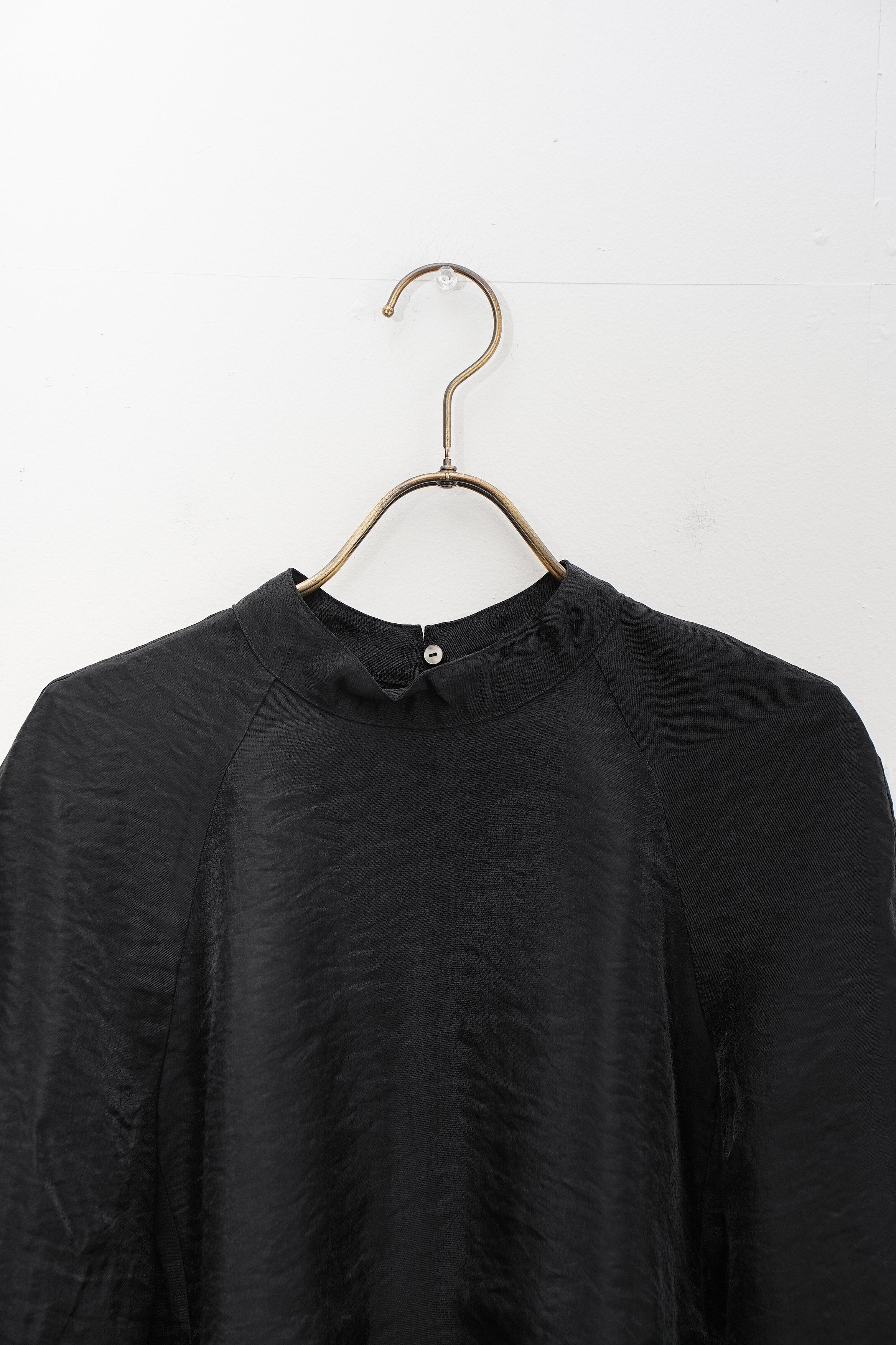 【MARILYN MOON】ビスコースサテンラグランブラウス_250811003767