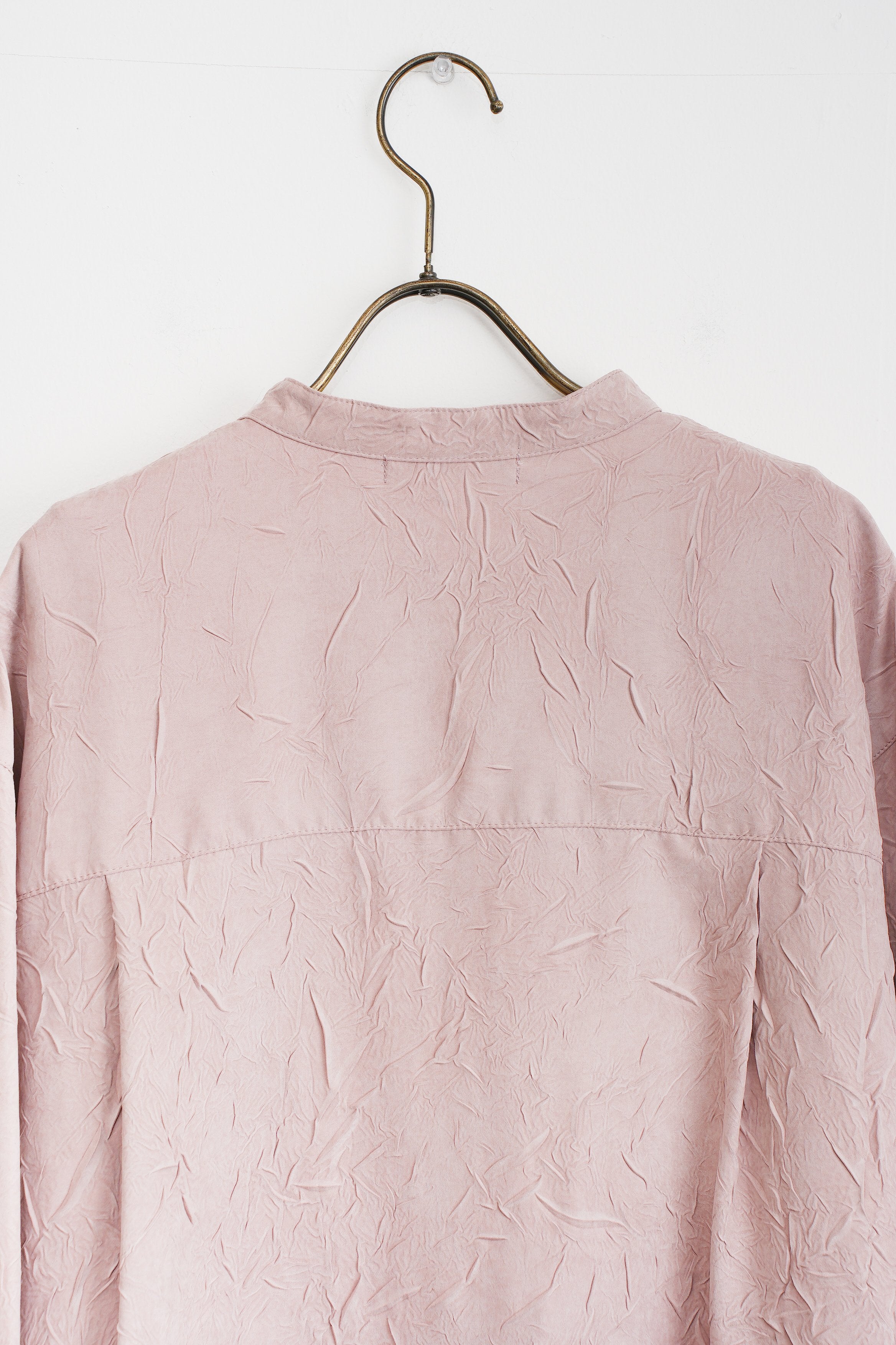 【CHIGNON】スウェードライクワッシャーシャツ_250730003025