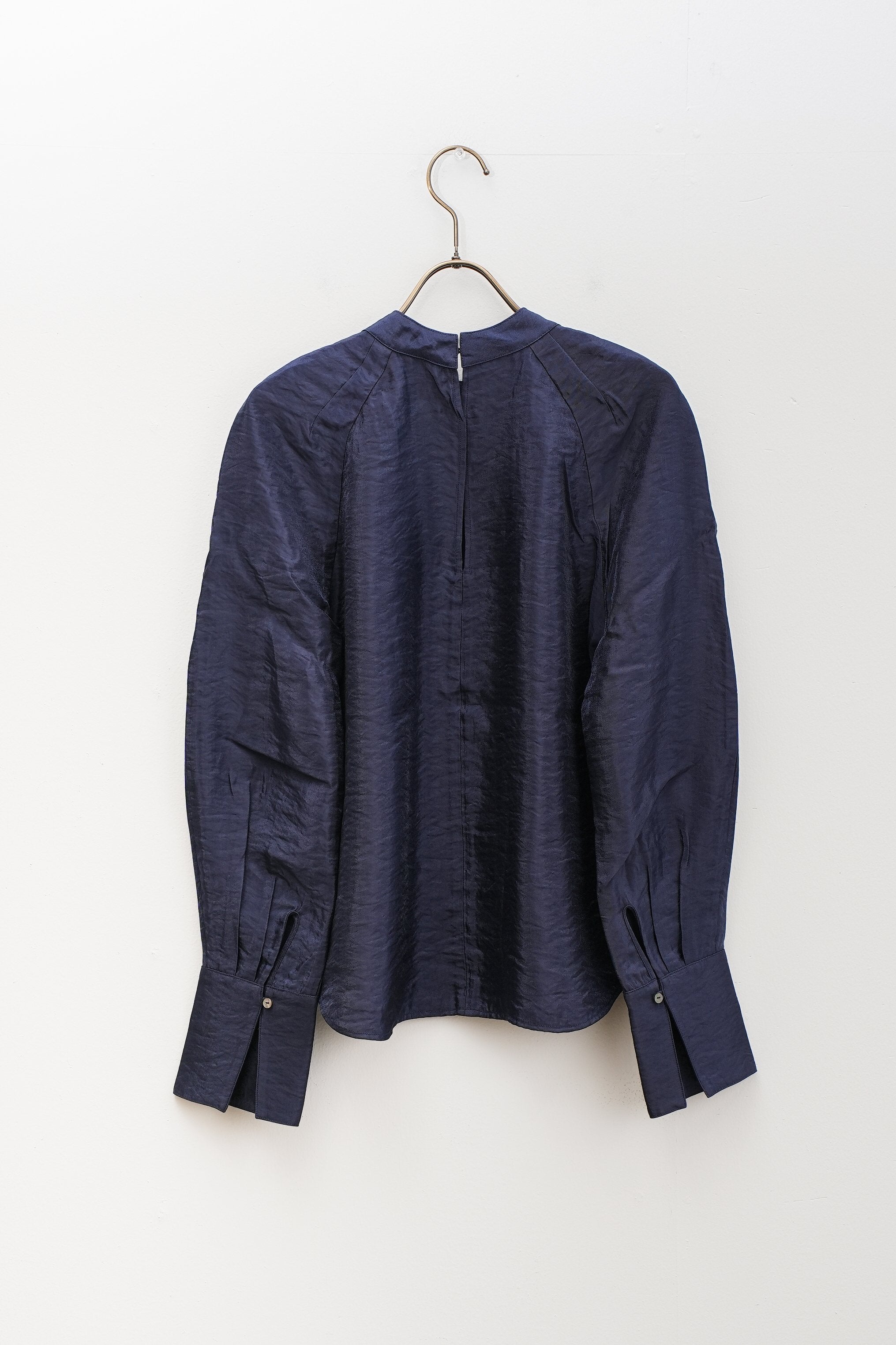 【MARILYN MOON】ビスコースサテンラグランブラウス_250811003767