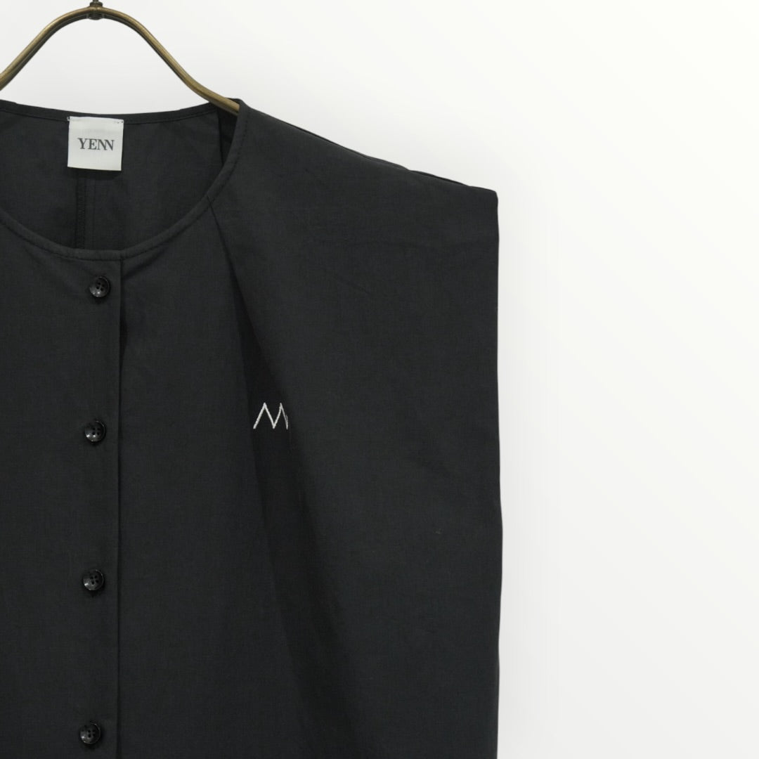 【YENN】SLEEVELESS SHIRT_260418000001