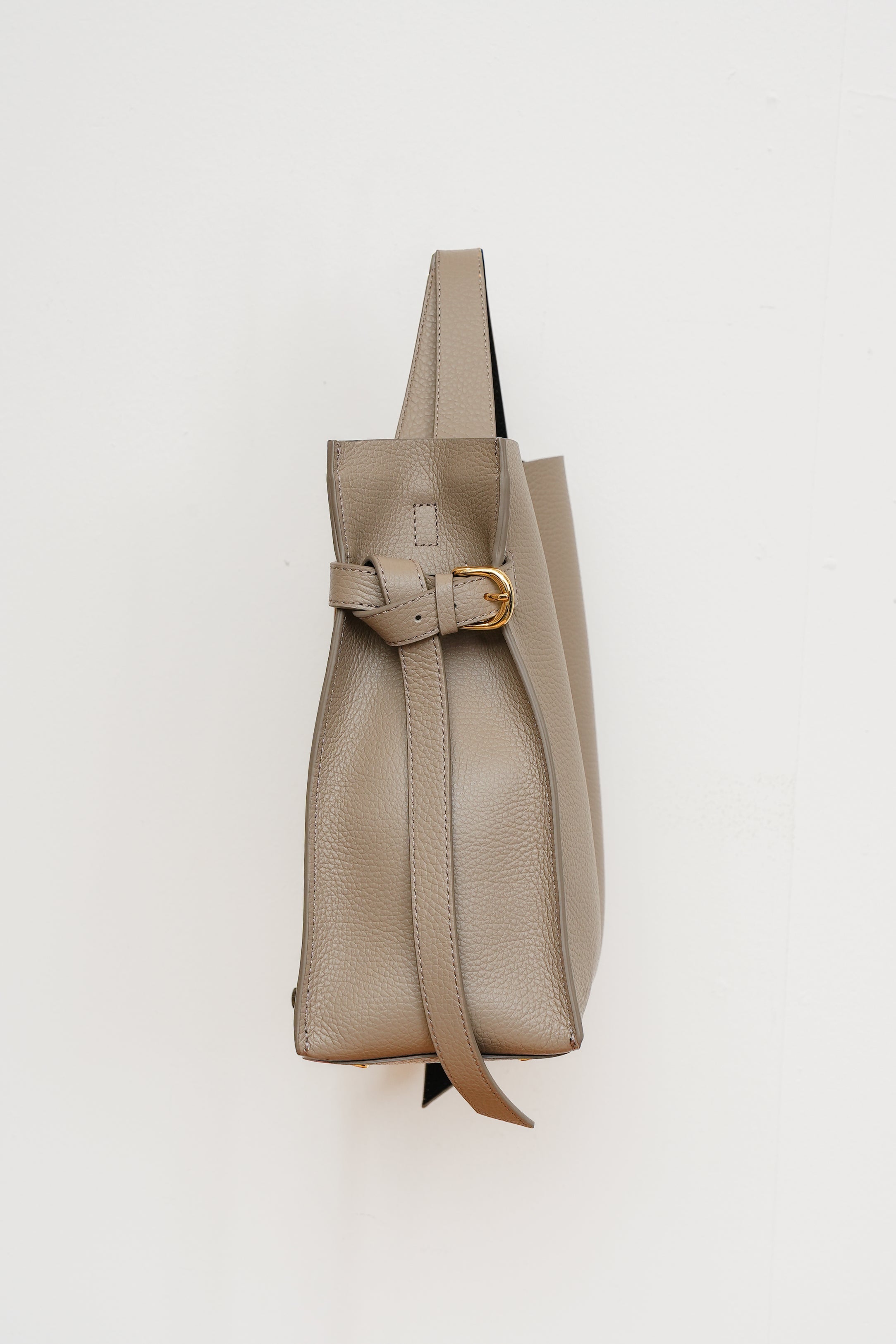 【VIOLAd'ORO】TRERO イタリアンWフェイスレザー サイドベルト トートバッグ_251201001727