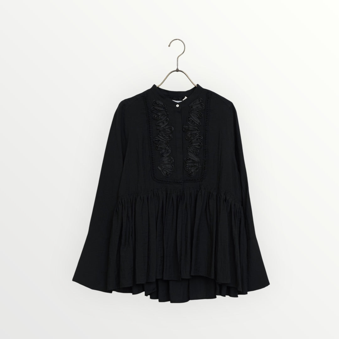 【SOI-MeME】コードエンブロイダリーダイヤタックブラウス_260212004795