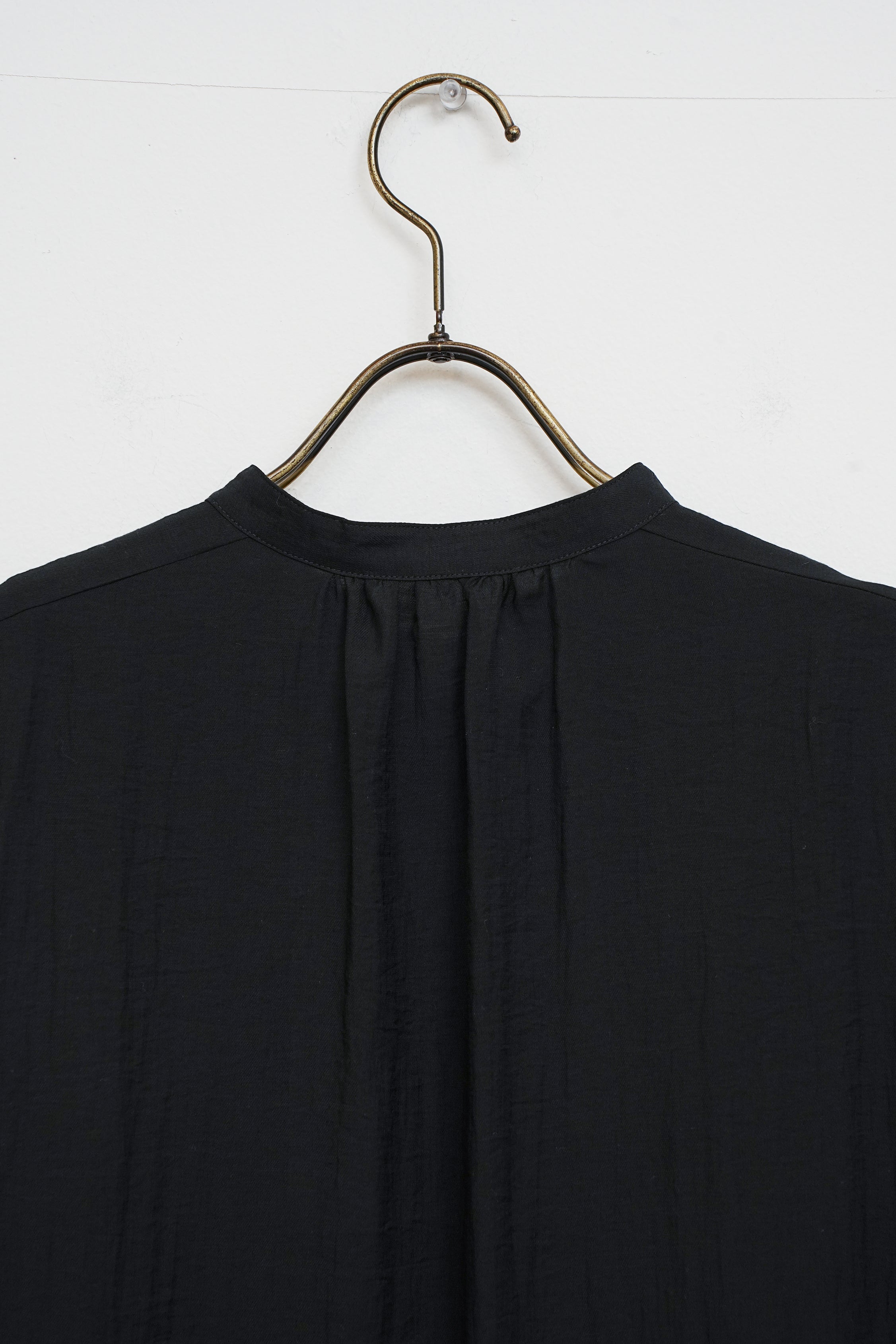 【SOI-MeME】コードエンブロイダリーダイヤタックブラウス_260212004795