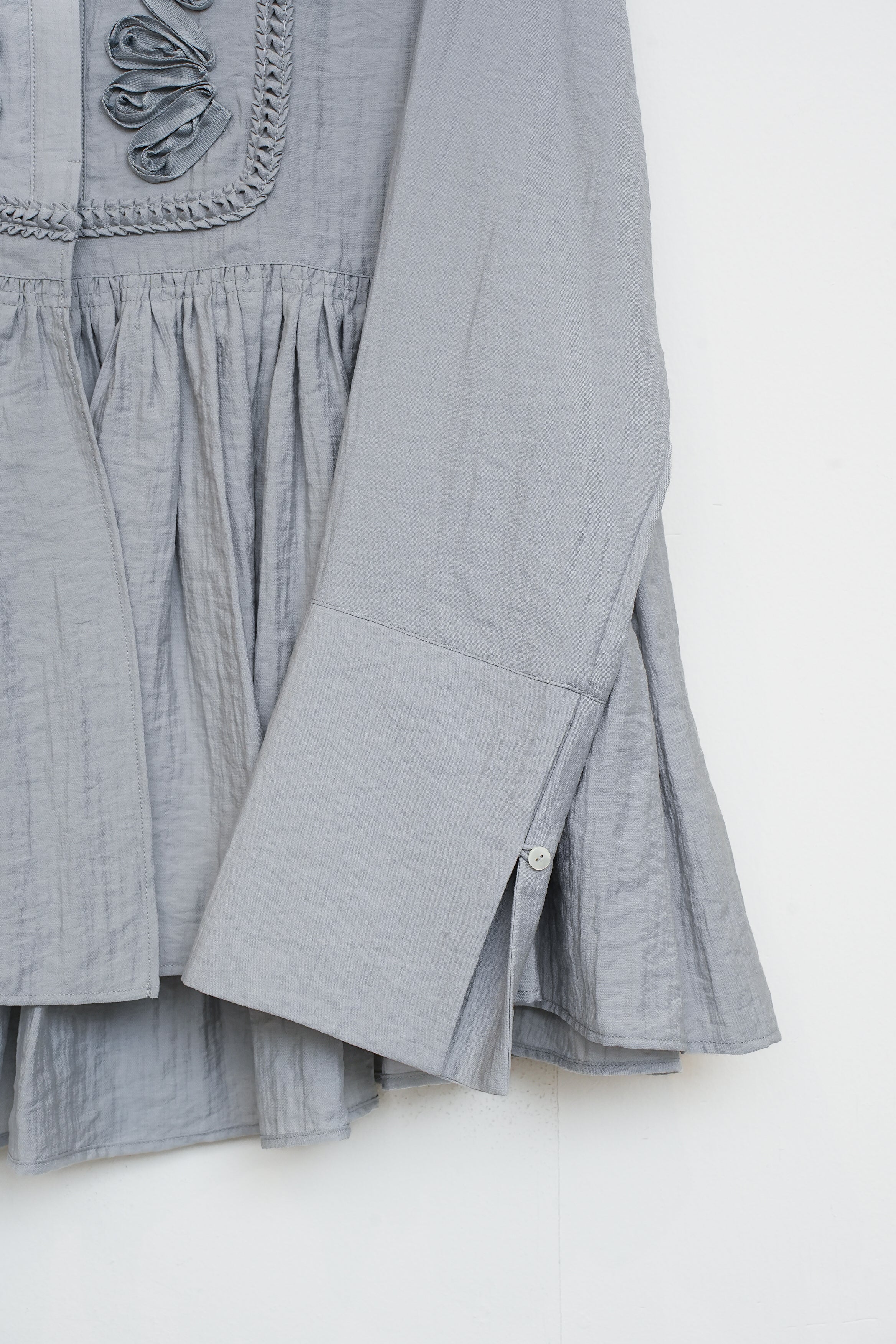 【SOI-MeME】コードエンブロイダリーダイヤタックブラウス_260212004795