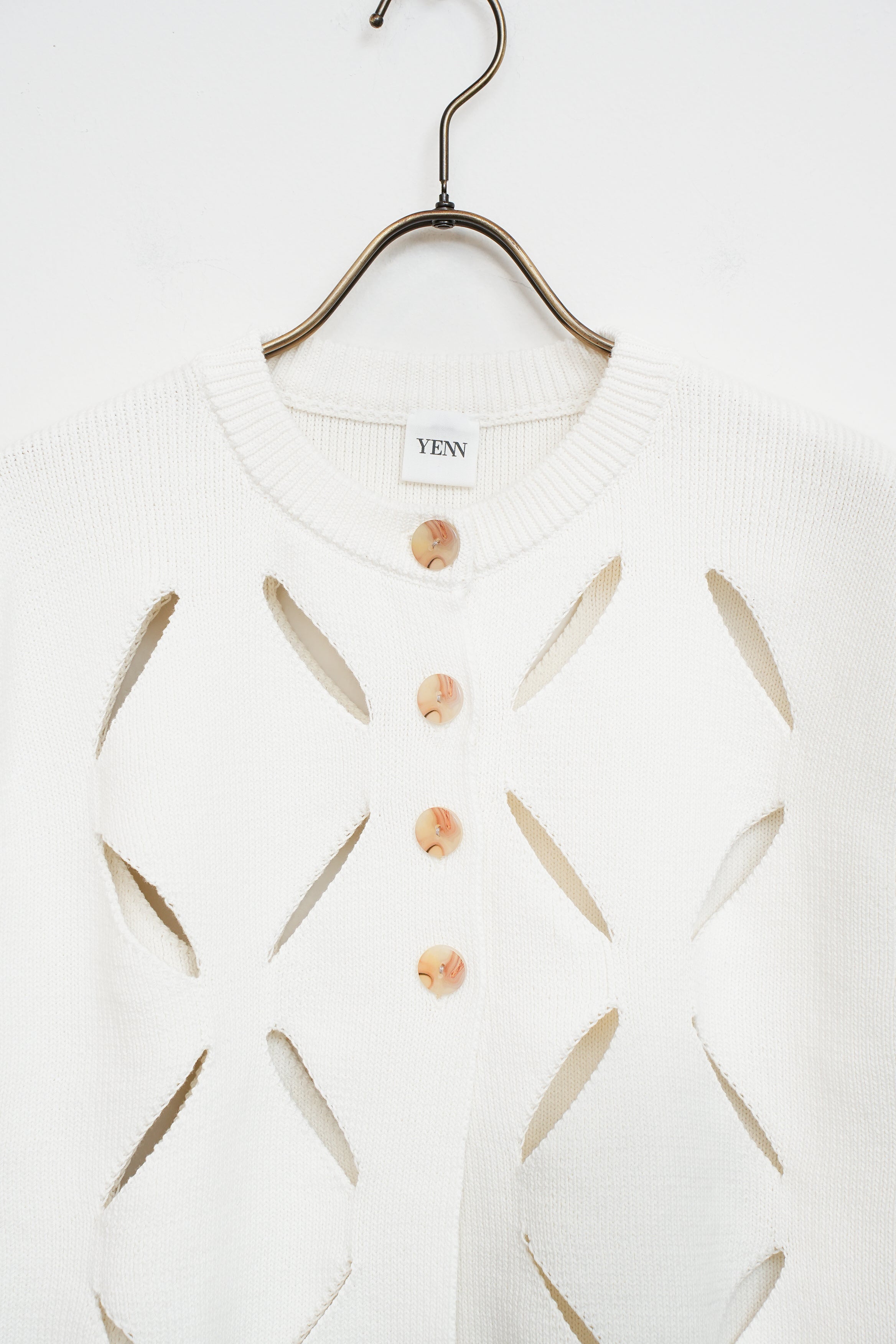 【YENN】CUT OUT PATTERN VEST_260203004055