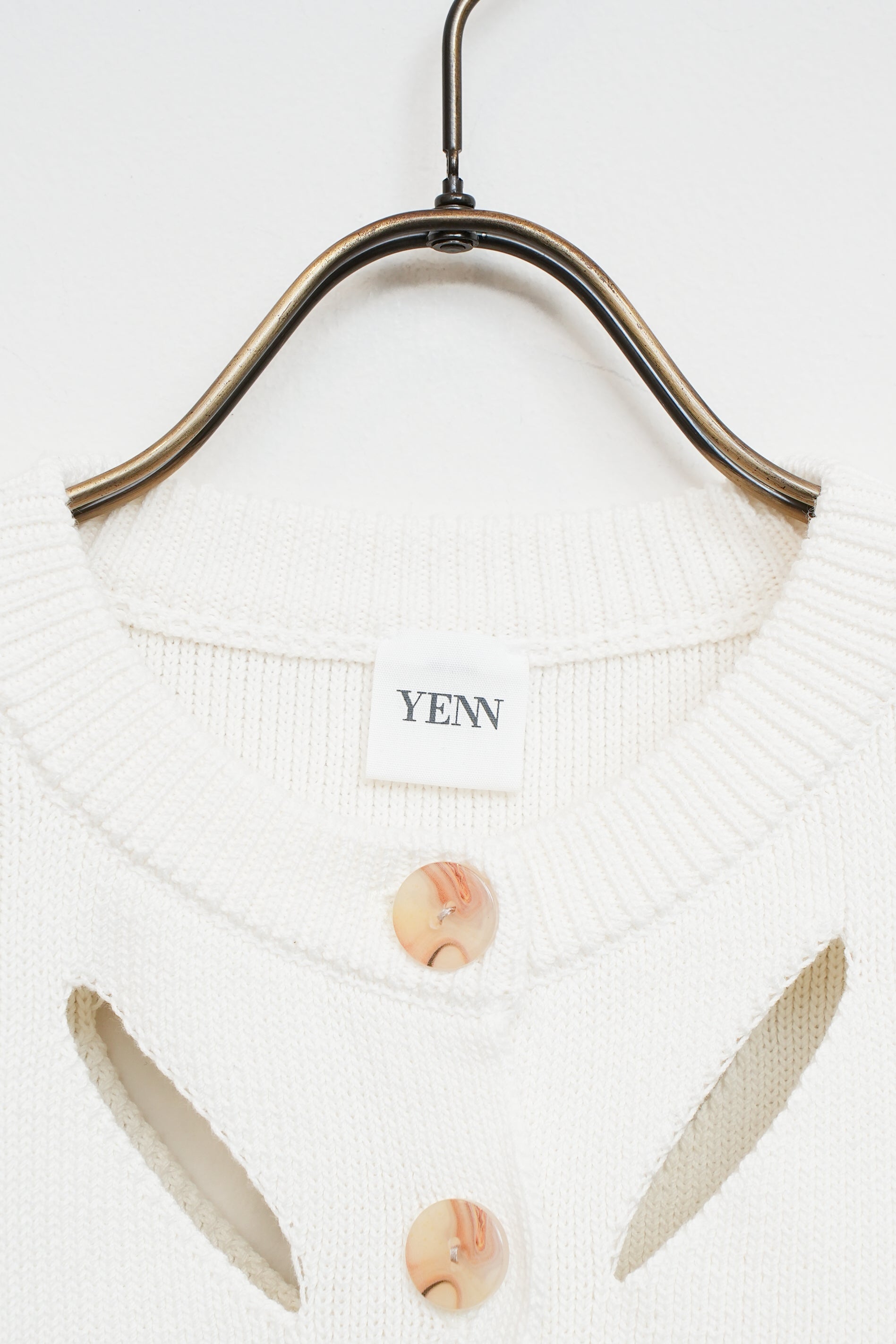 【YENN】CUT OUT PATTERN VEST_260203004055