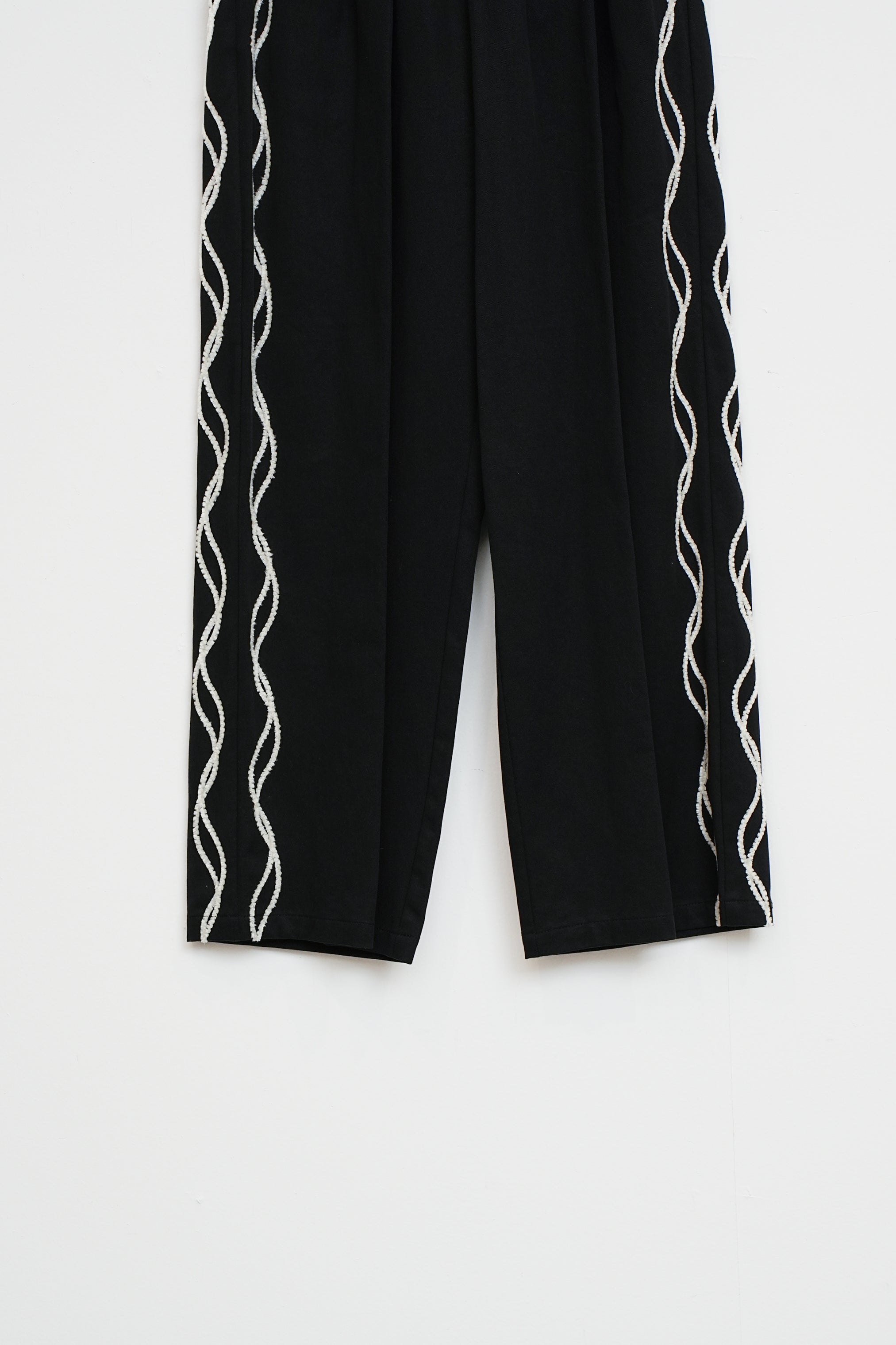 【YENN】CODE EMBRO PANTS_260210004607