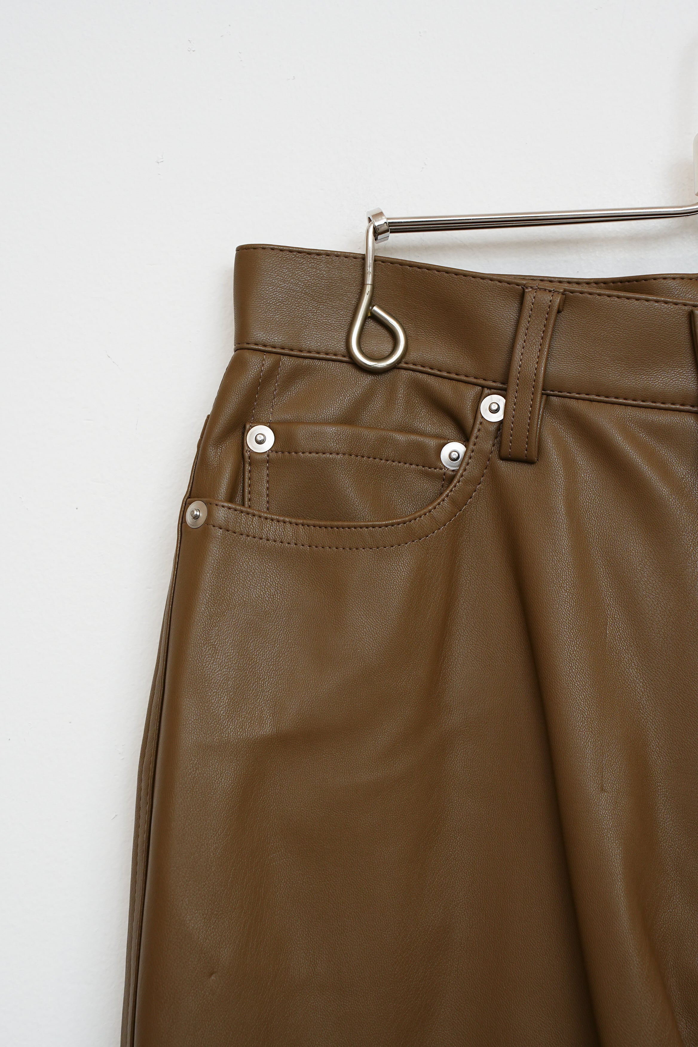 【CINOH】フェイクレザーパンツ_260216005041