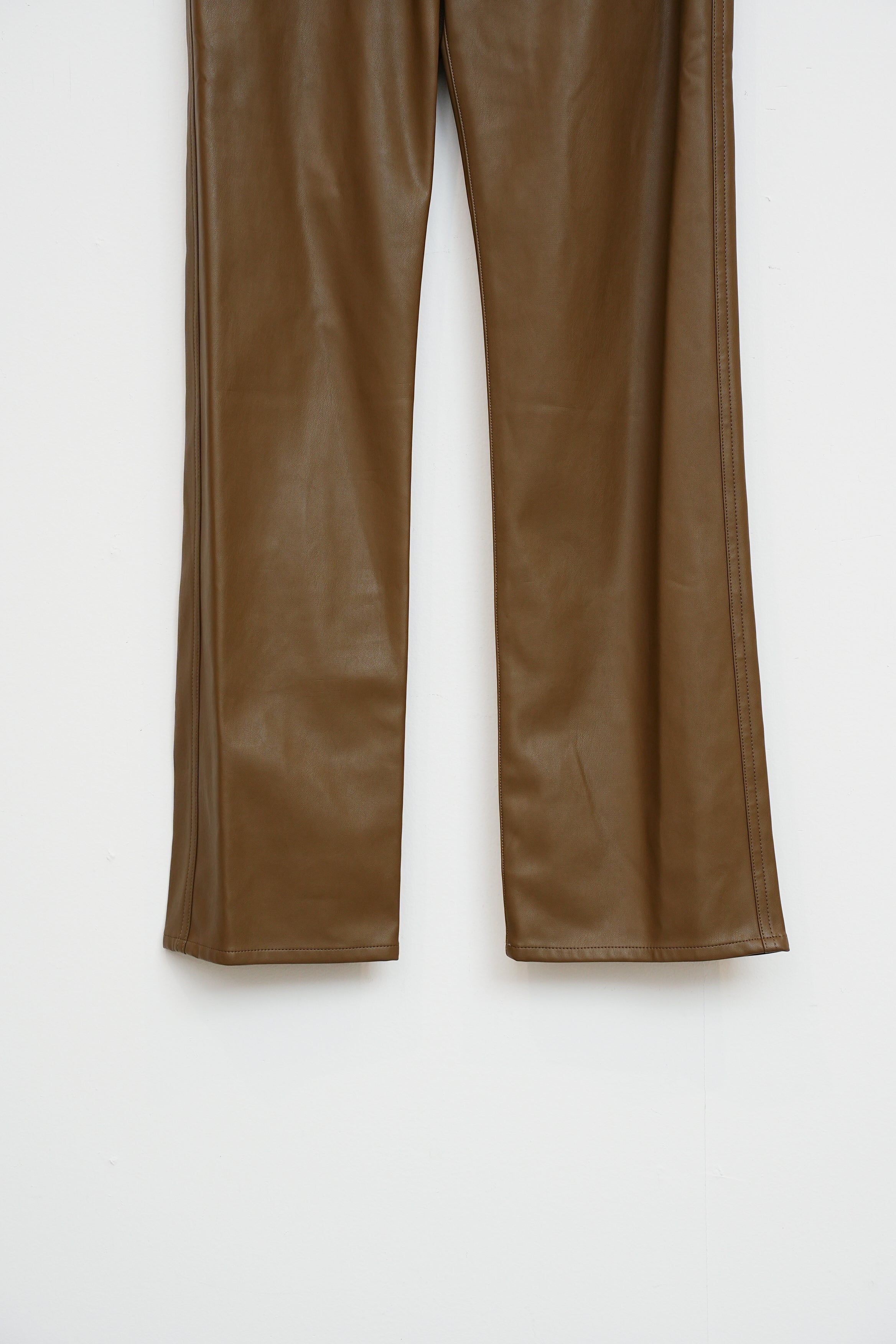 【CINOH】フェイクレザーパンツ_260216005041