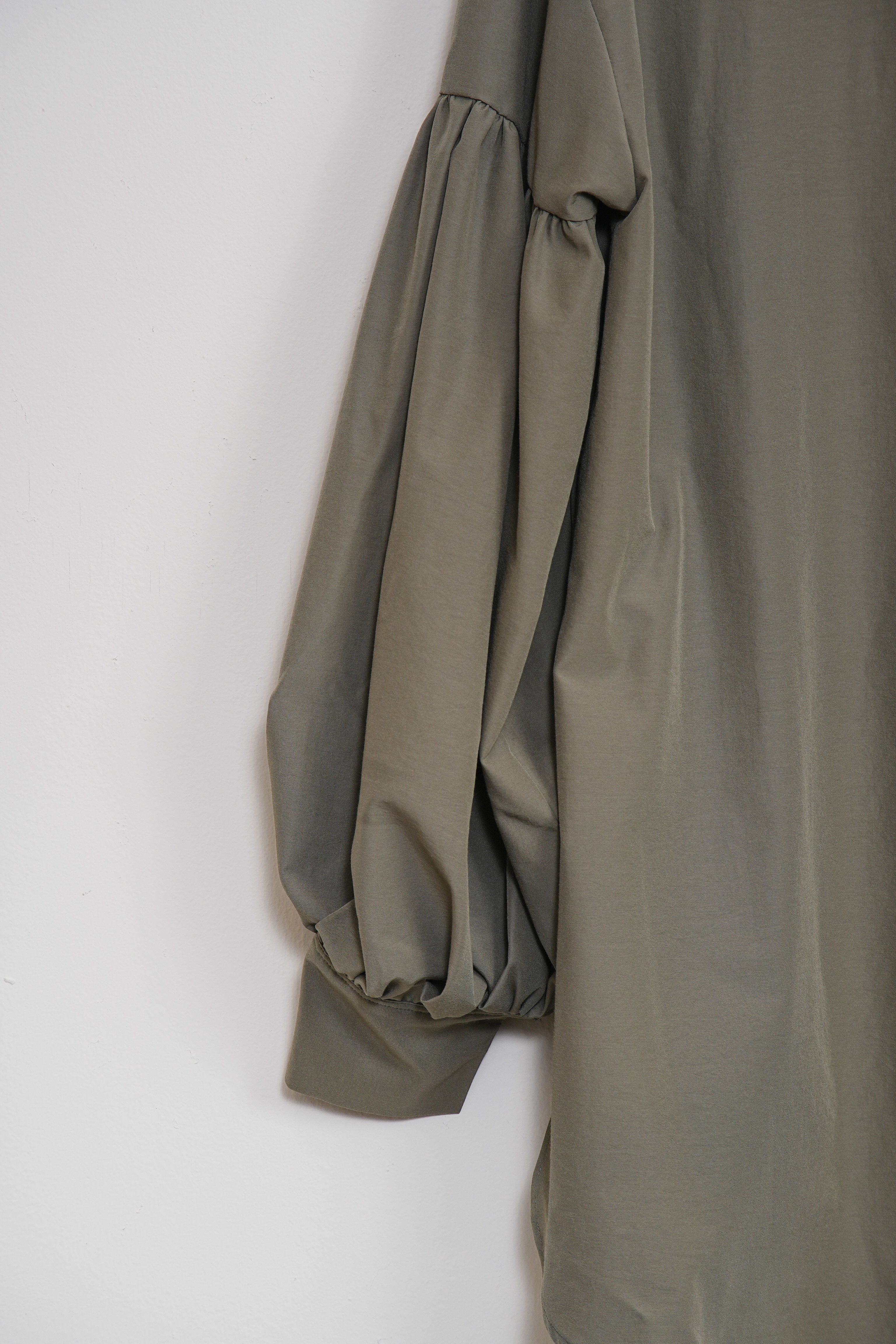 【MARILYN MOON】モダンタックフリルワッシャーブラウス_241005004706