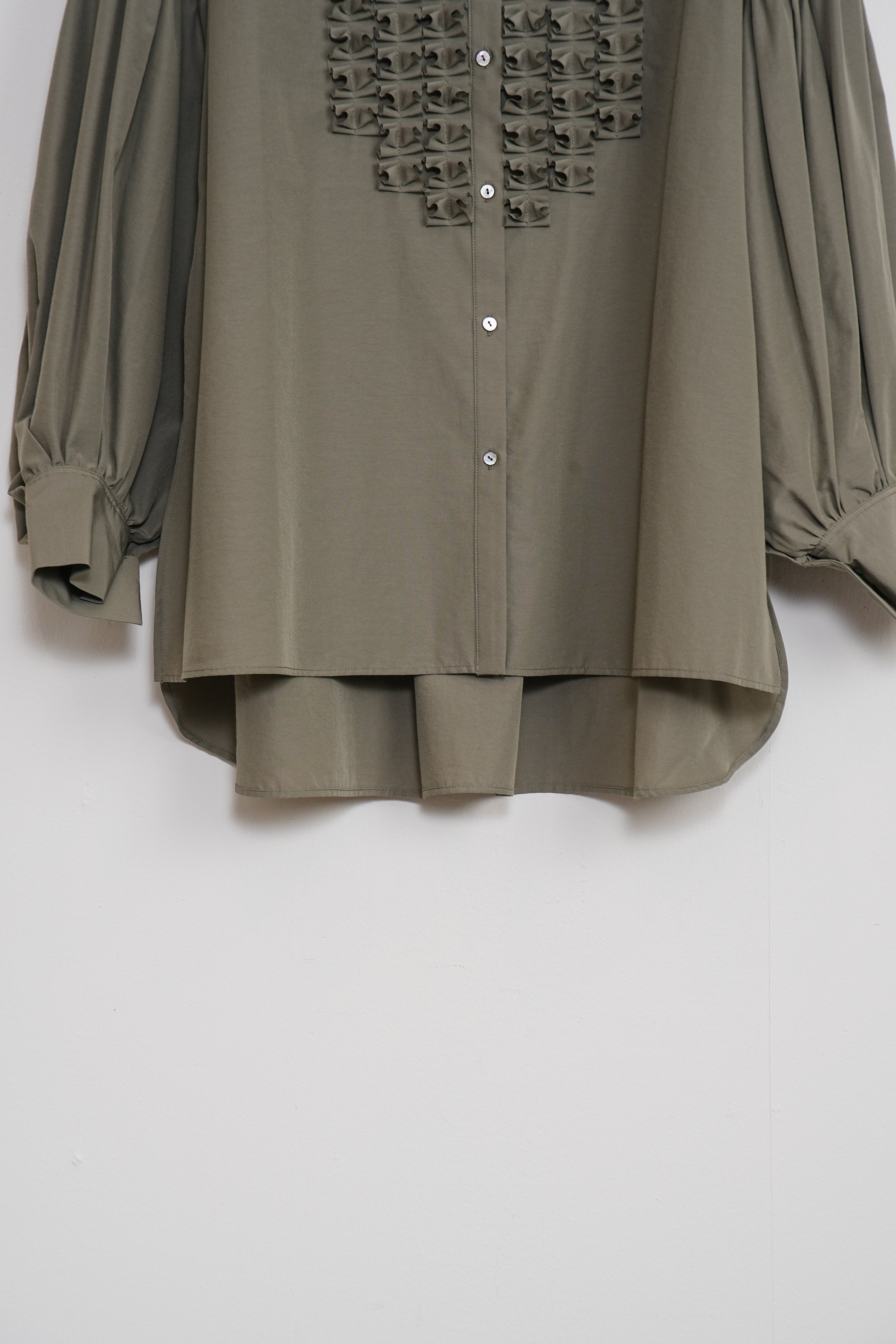 【MARILYN MOON】モダンタックフリルワッシャーブラウス_241005004706