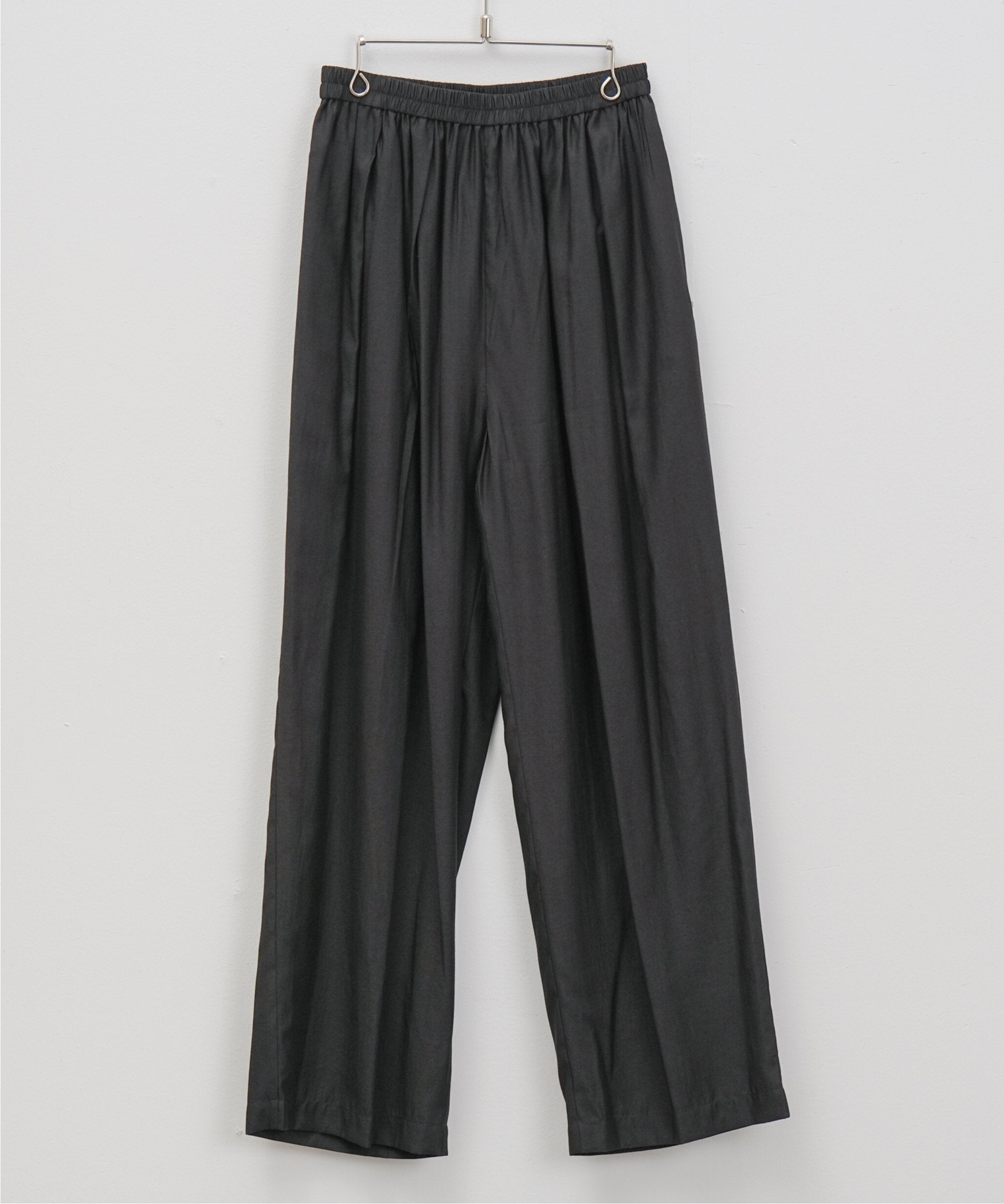 【CHIGNON】タックイージーパンツ_250405005661